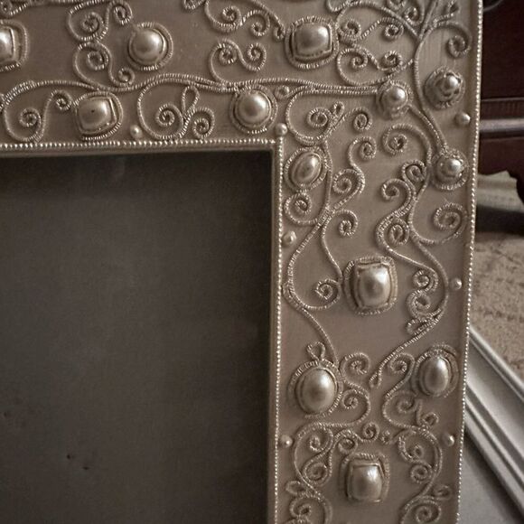 Silver crystal beaded and Pearl detailed picture frame w velvet backing NWOT - Picture 2 of 10